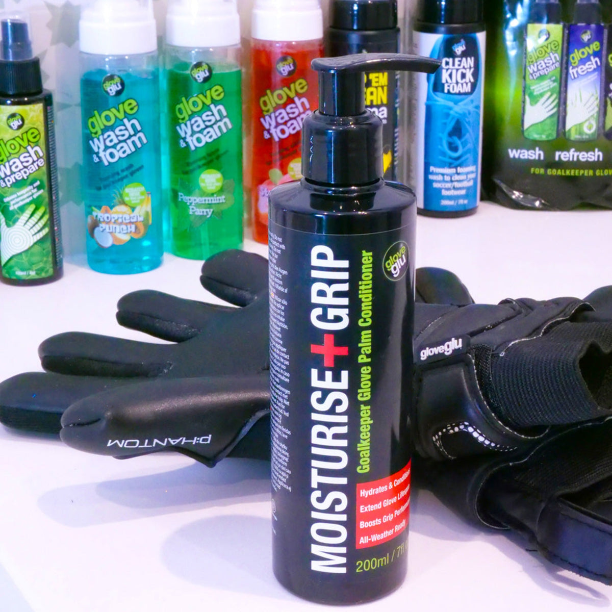 Acondicionador de látex GloveGlu Moisturise + Grip – en uso