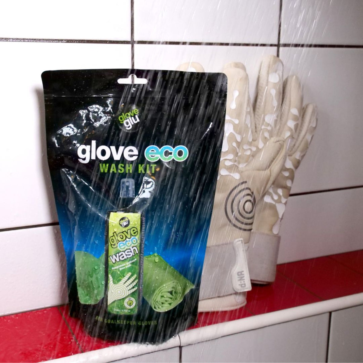 Kit de lavado GloveGlu Glove Eco Wash – en uso