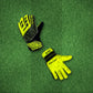 Guantes de arquero Miyagi Ace Niños Amarillo – foto de ambiente