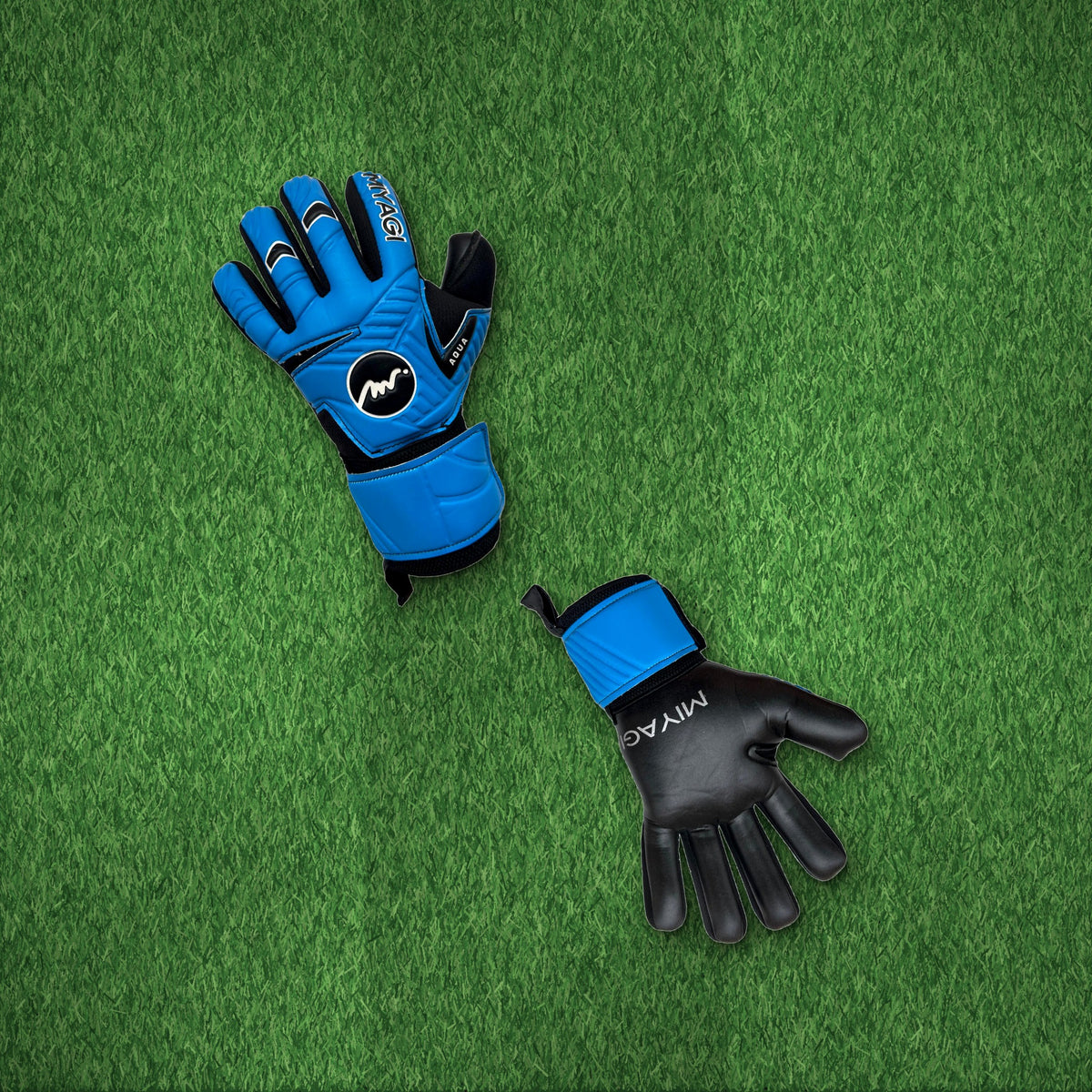 Guantes de arquero Miyagi Aqua Azul – foto de ambiente