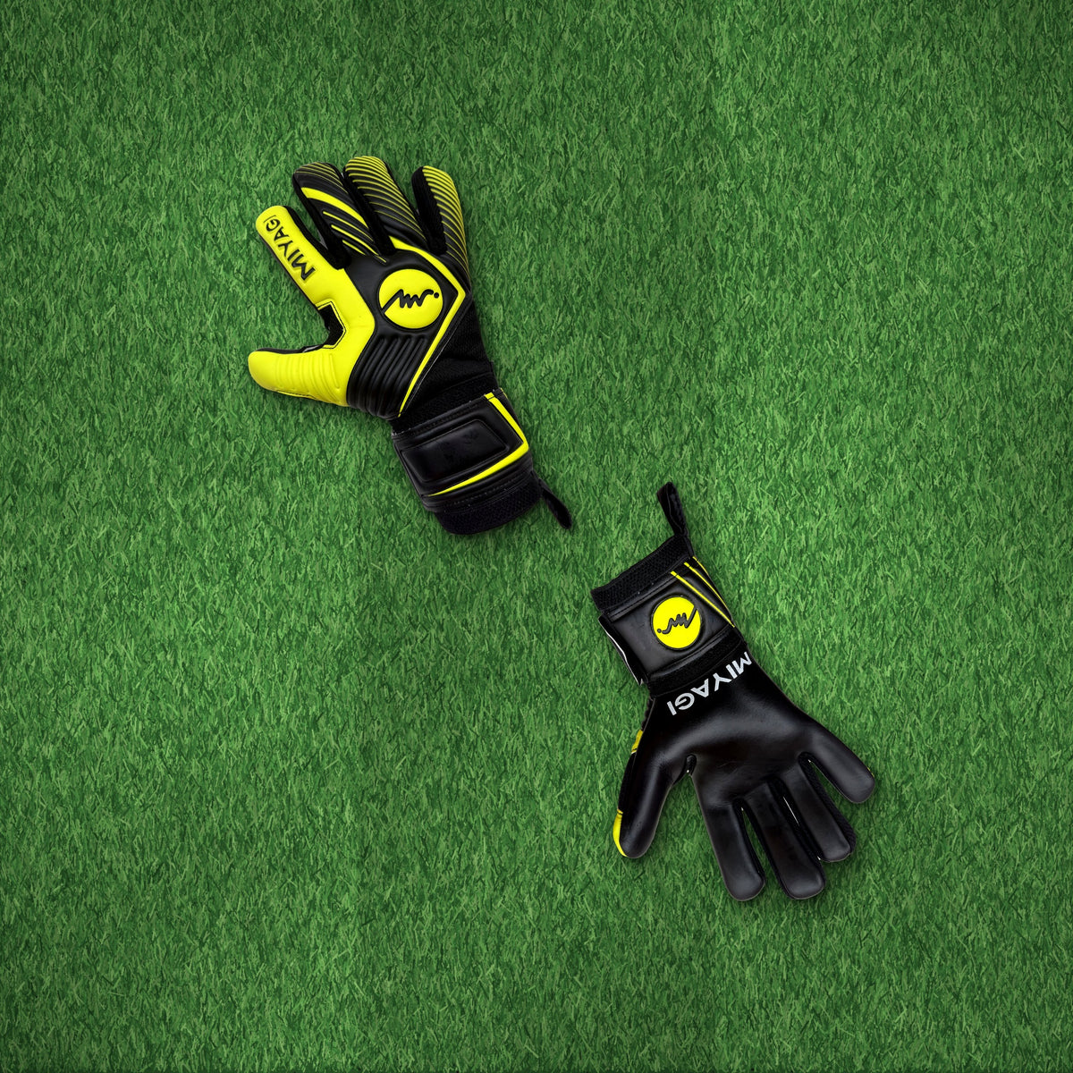 Guantes de arquero Miyagi Semipro MG051 Amarillo – foto de ambiente