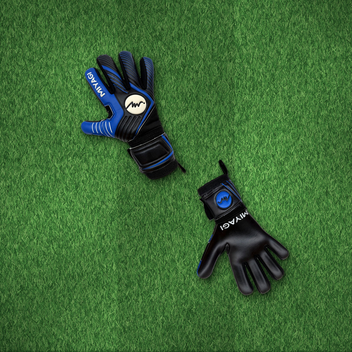 Guantes de arquero Miyagi Semipro MG051 Azul – foto de ambiente