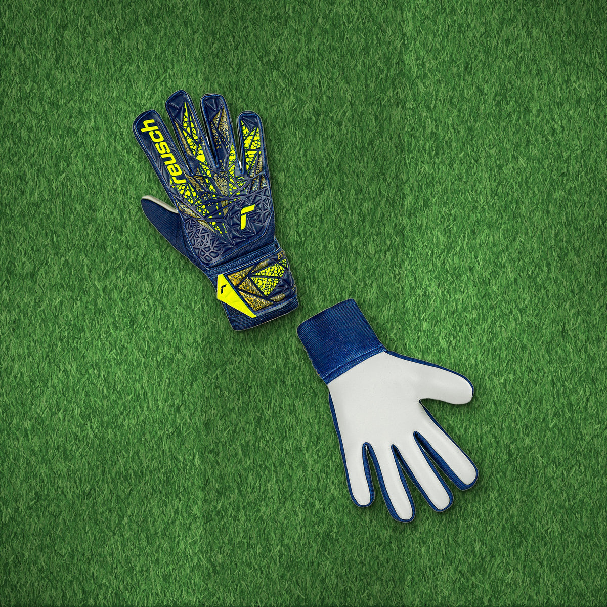 Guantes de arquero Reusch Attrakt Junior Azul Amarillo – foto de ambiente